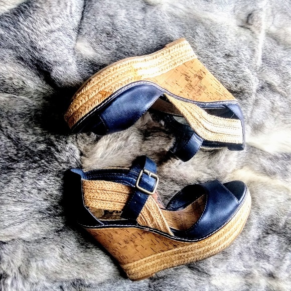 Adorable Mia blue wedges! - Picture 1 of 8